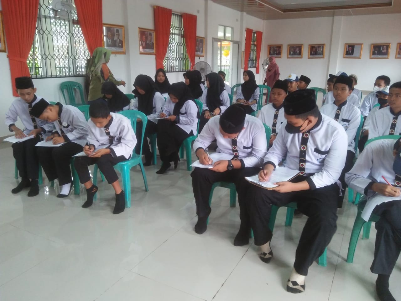 $rows[judul]